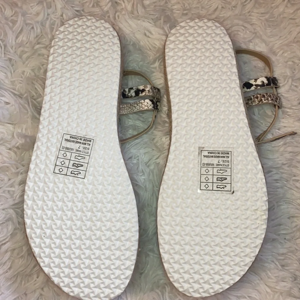 NWOB Yoki Snakeskin Print Platforms Size 7
